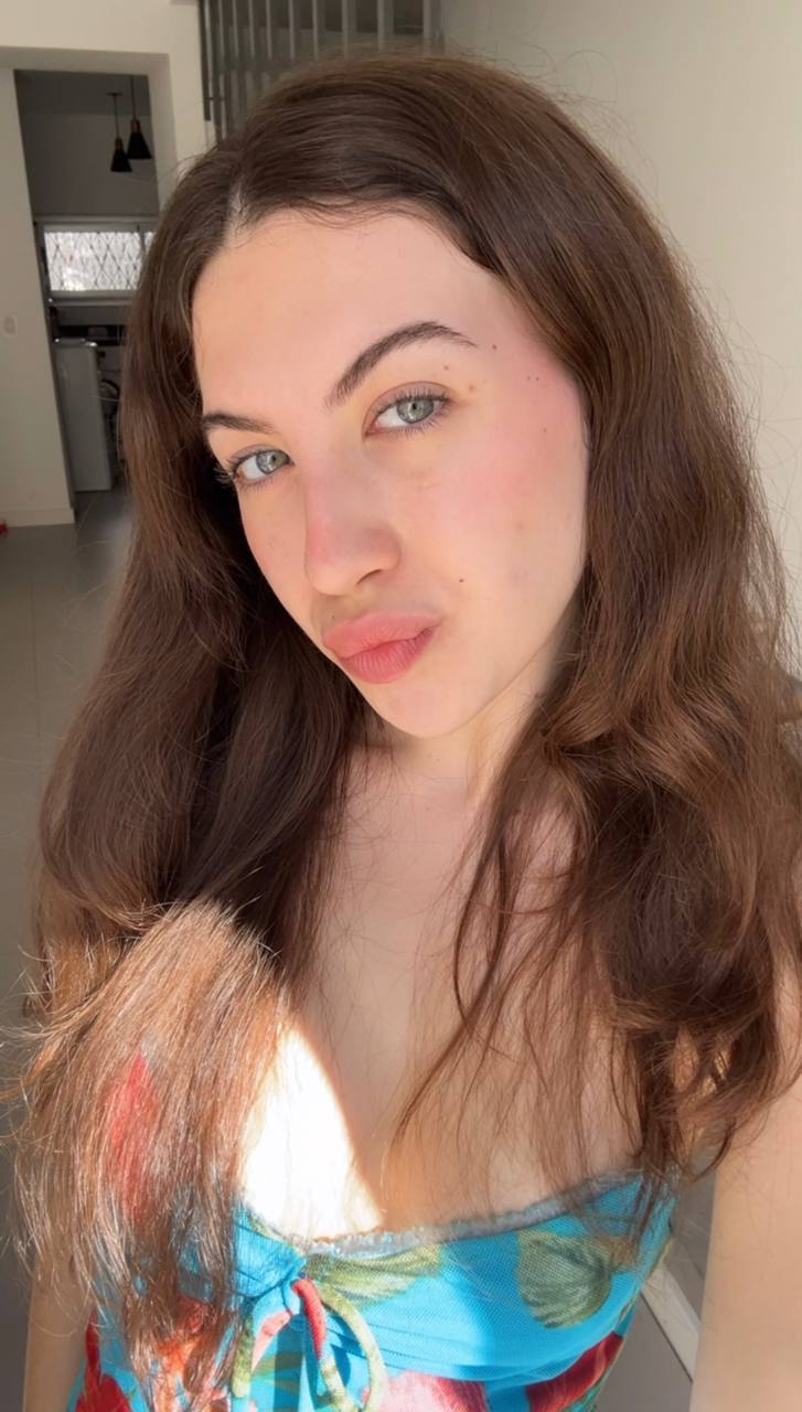 Nude girl Amber in Dakar