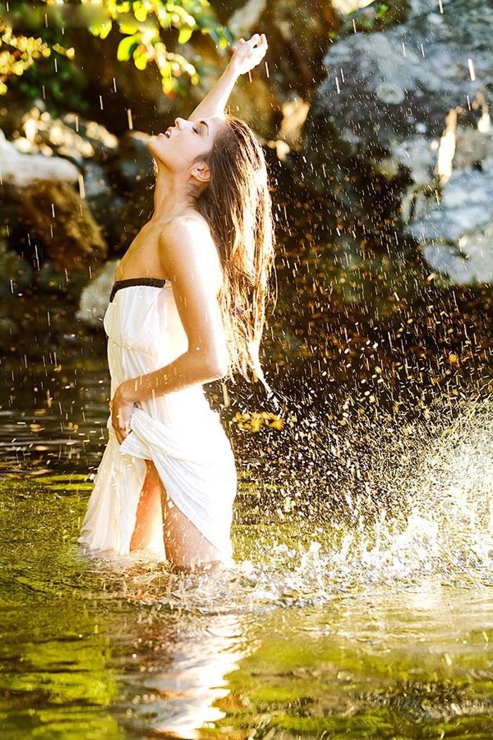 Marie Avgeropoulos in Dakar