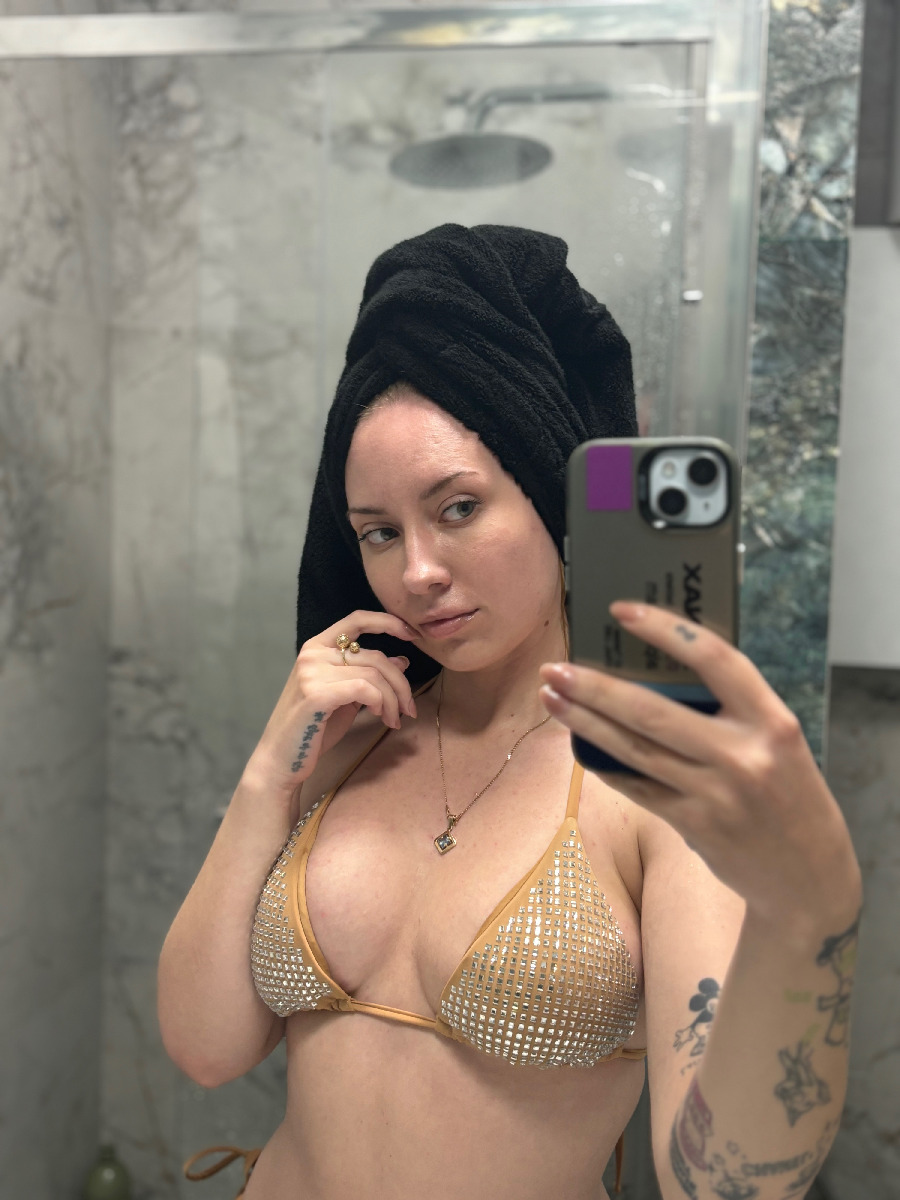 Nude girl KateV in Dakar